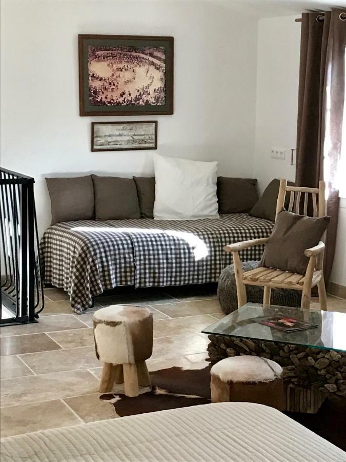 Mas Du Grand Bordes Bed & Breakfast Saint-Laurent-d'Aigouze Luaran gambar