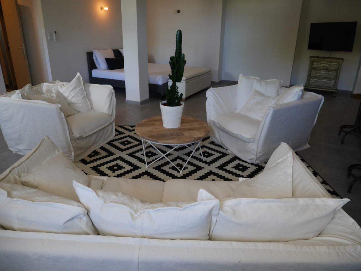 Mas Du Grand Bordes Bed & Breakfast Saint-Laurent-d'Aigouze Luaran gambar